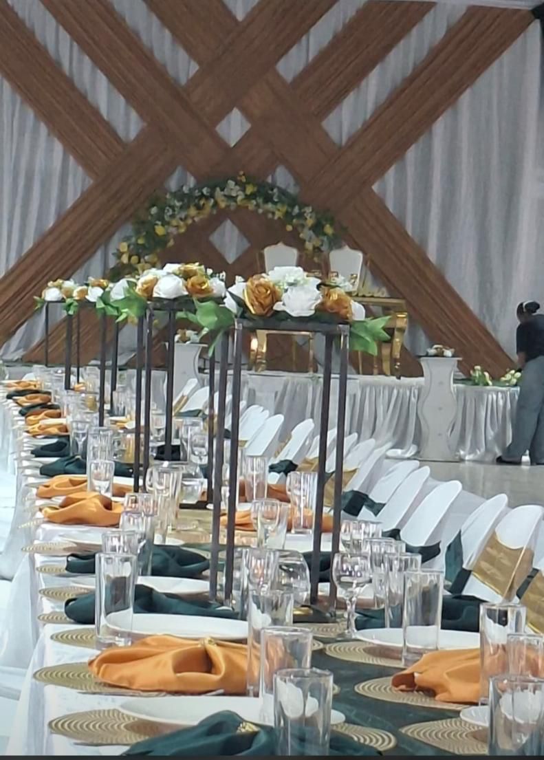Luxury event setup with elegant floral and table decor